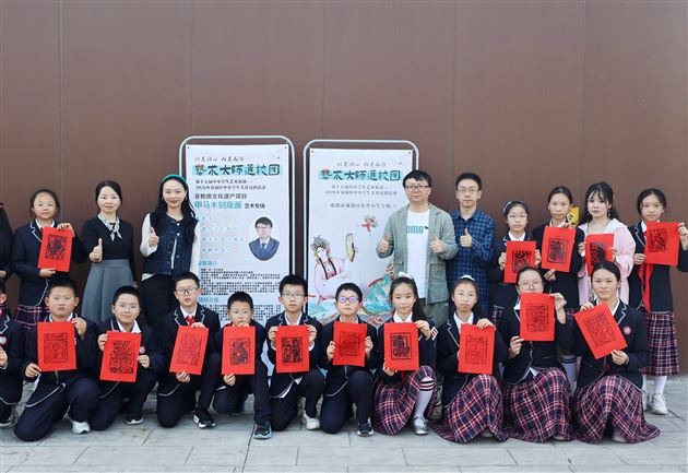 东升小学师生合影