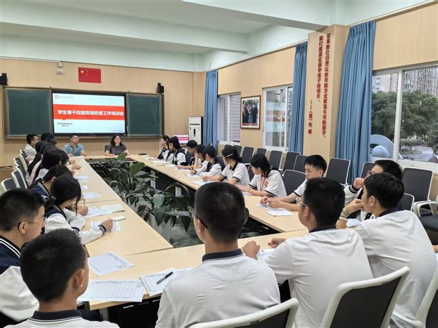 高中德育安全处主任林仕虎、副主任汪丽培训骨干学生