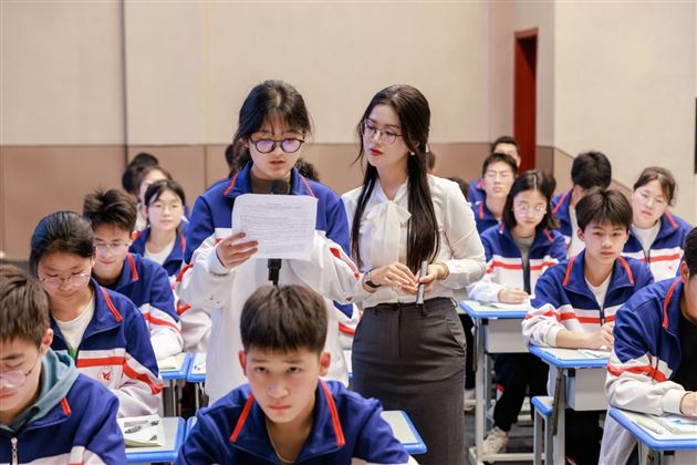 研究团队打磨课例