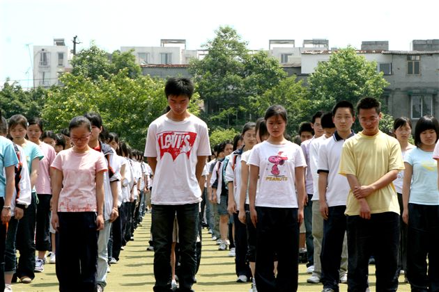 棠中师生沉痛悼念汶川大地震中遇难同胞(三)
