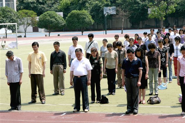 棠中师生沉痛悼念汶川大地震中遇难同胞(四)