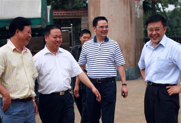 成都市副市长傅勇林等领导莅临我校视察(一)