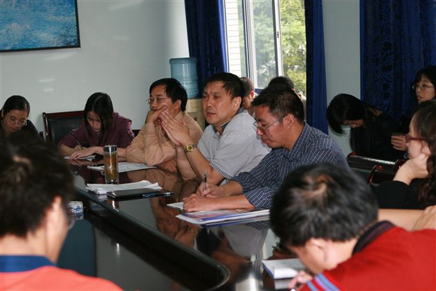 省教科所专家张建平来我校指导语文教学和高三备考策略
