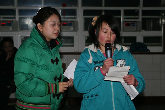 零班学生代表念感谢信