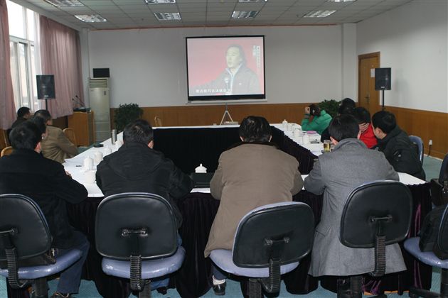 全体行政认真学习专家讲座
</p><p>