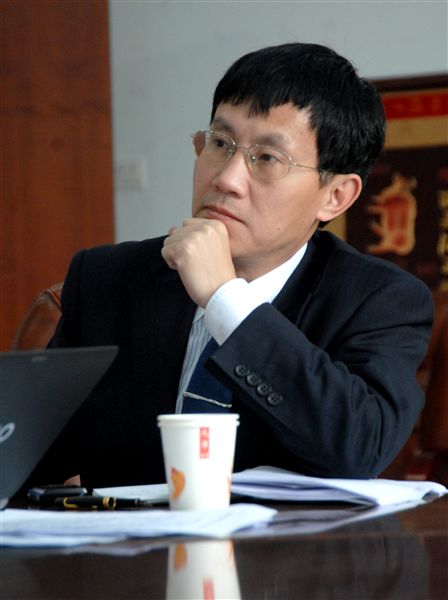 宜宾翠屏棠湖外语学校首届董事会成员、首任校长张晓明
</p><p>　　