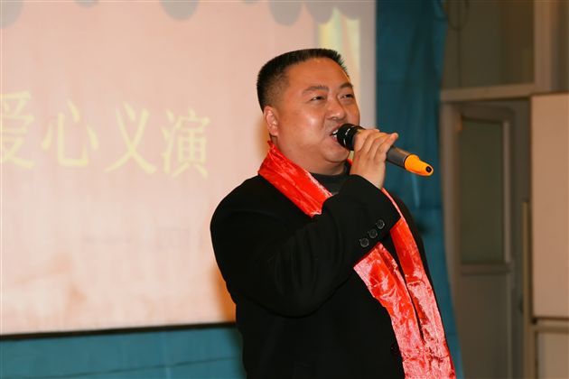 棠湖中学爱心义演(二)熊校长为晚会献唱