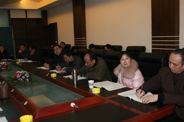 韩立福教授指导我校教师修改论文(二)