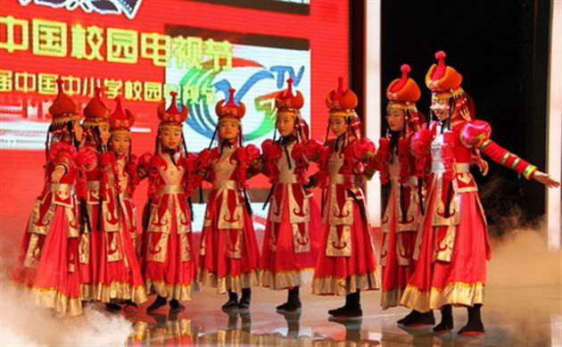 歌舞《盛装舞步》拉开晚会序幕