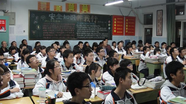 自主参与 活动体验 促进学生思想品德提升——记棠外高2013届思品课比赛