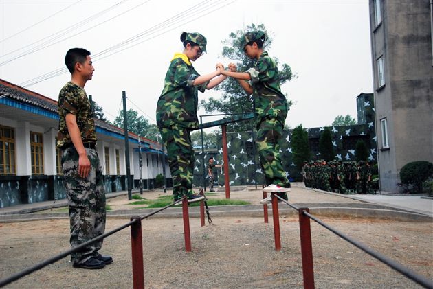 棠中外语学校初2013届学生综合社会实践活动纪事
</p><p>